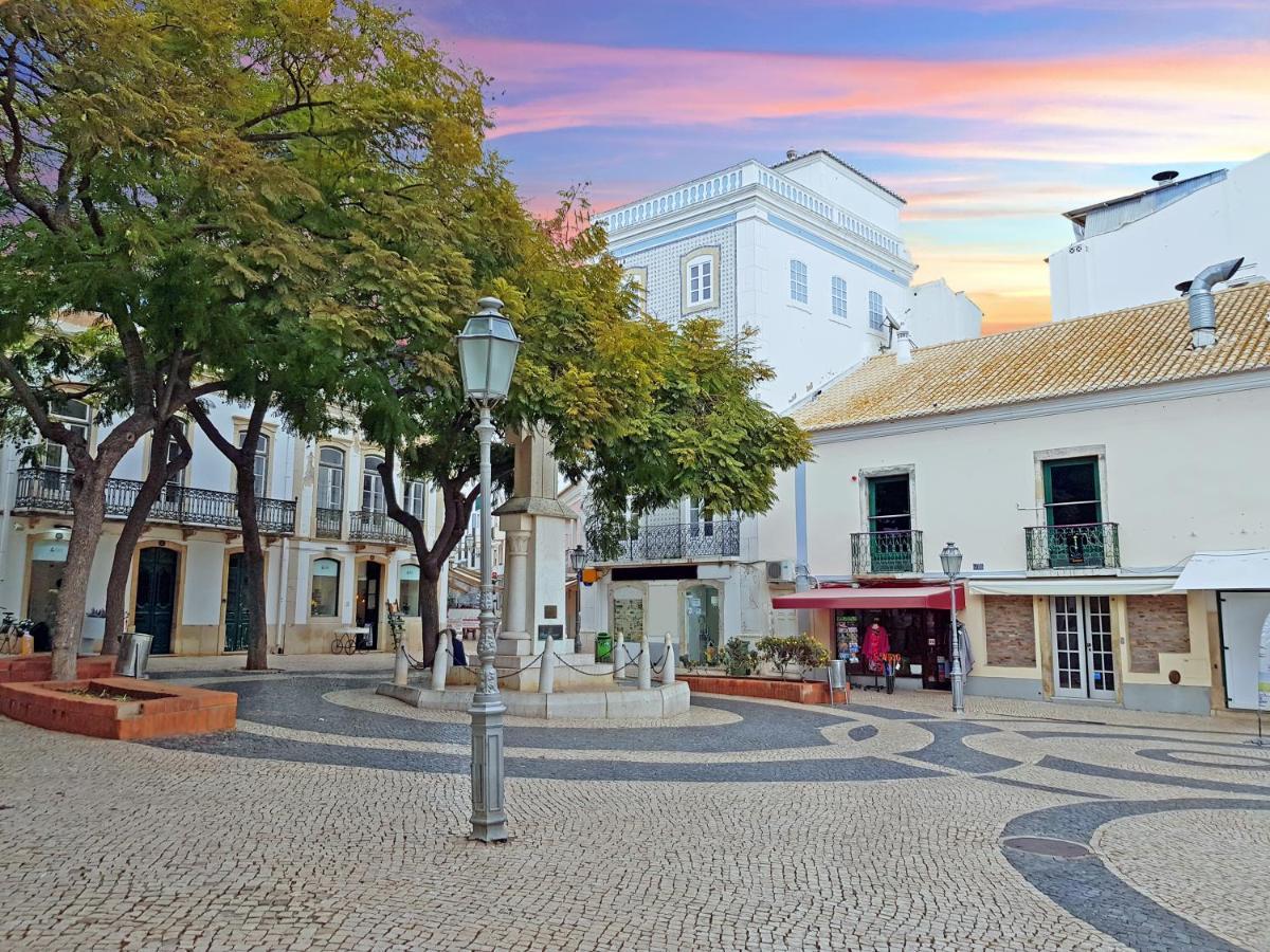 De 60 M2 Com 2 Lagos