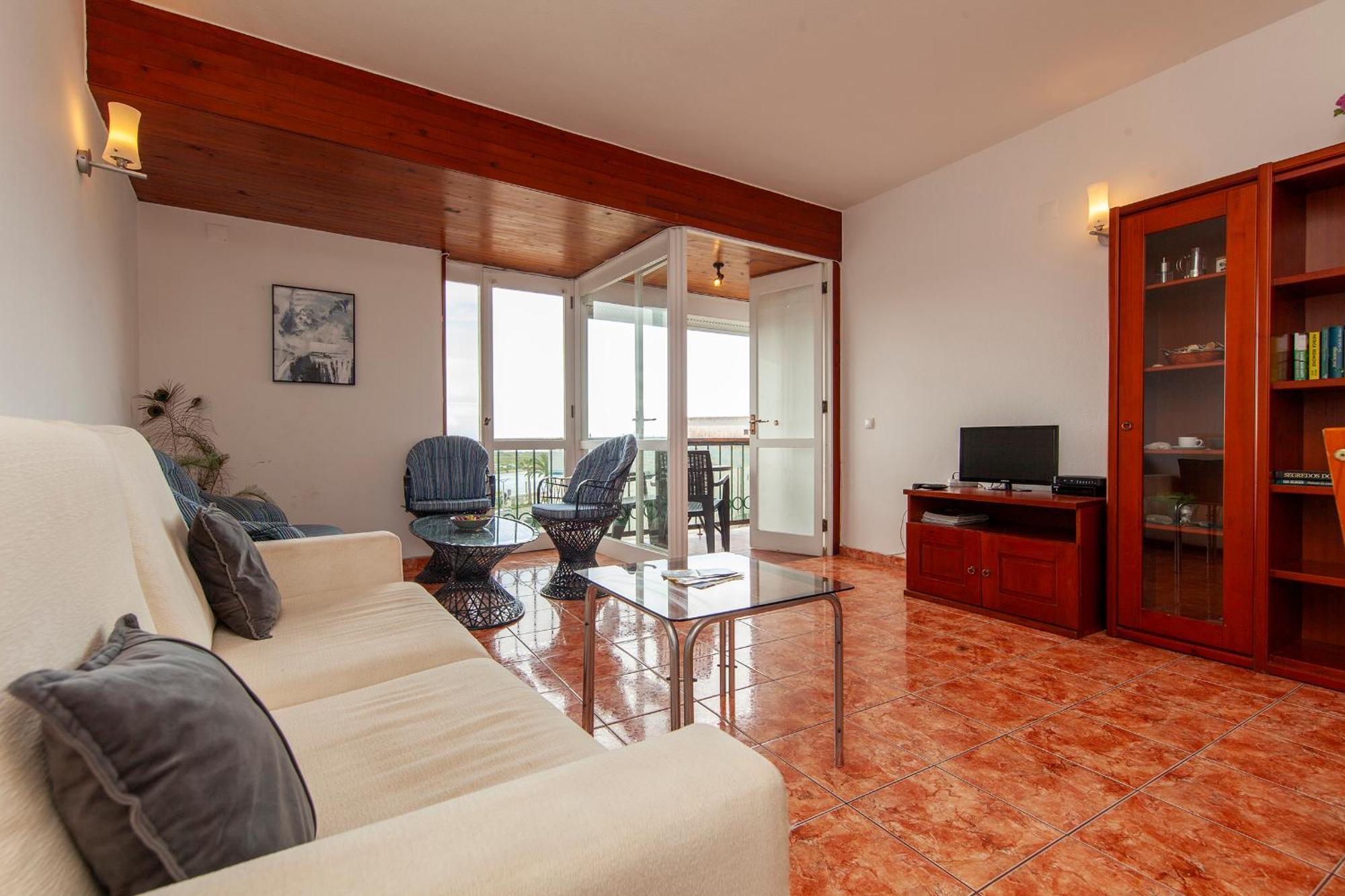 De 60 M2 Com 2 Lagos